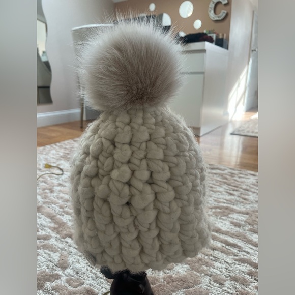 Mischa Lampert Beanie Pomster Chunky Knit w/ Raccoon Fur Pom | Size M | EUC main image 4
